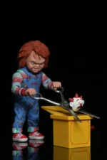 Child's Play 2 - Ultimate Chucky 7” Scale Action Figure - Imagen 10